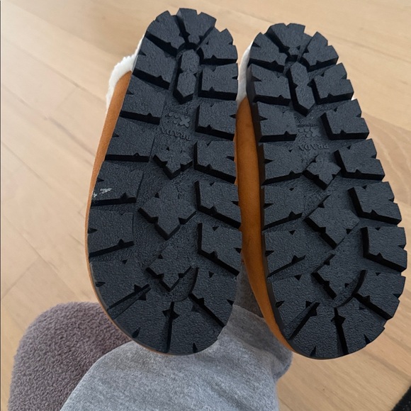 Slippers/Clogs - Picture 2 of 4